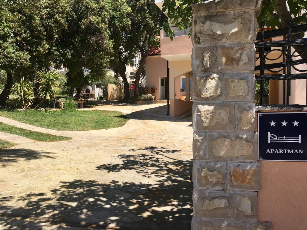 Apartments Lilly Zaboric Exterior foto